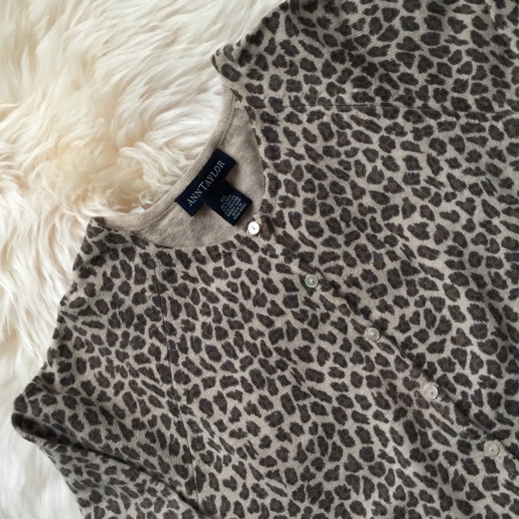 ANN TAYLOR LEOPARD PRINT CARDIGAN AND SHELL  TWINSET SZ  XSMALL - Picture 3 of 5